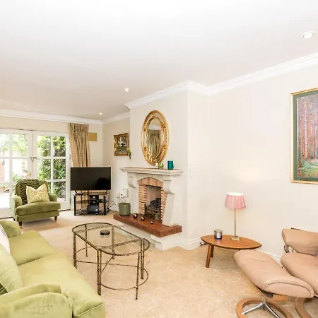 Сasa de vacaciones Fashionable Chic Townhouse In D4