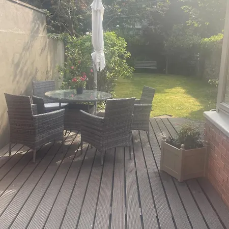 Fashionable Chic Townhouse In D4 * Dublin