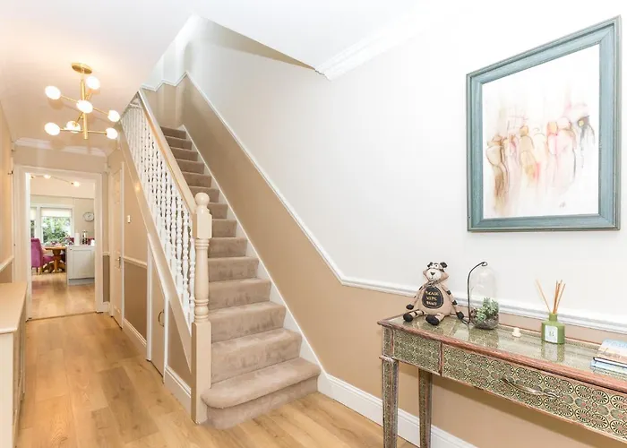 Fashionable Chic Townhouse In D4