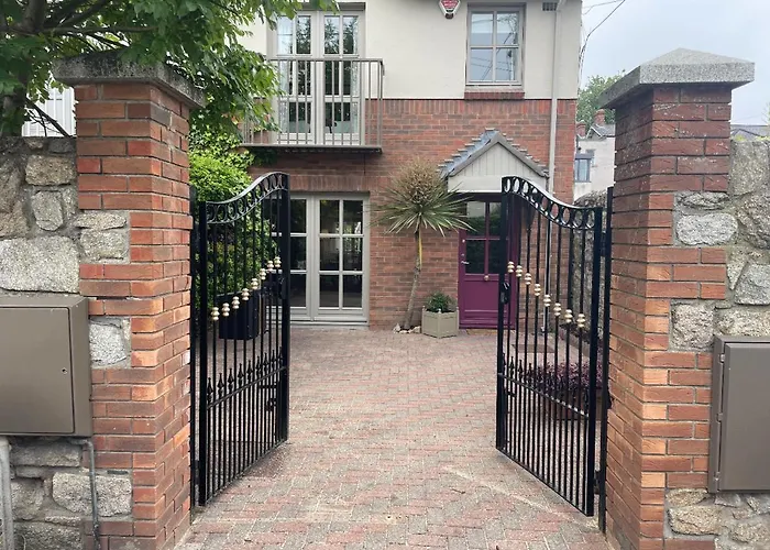 펜션 Fashionable Chic Townhouse In D4 *