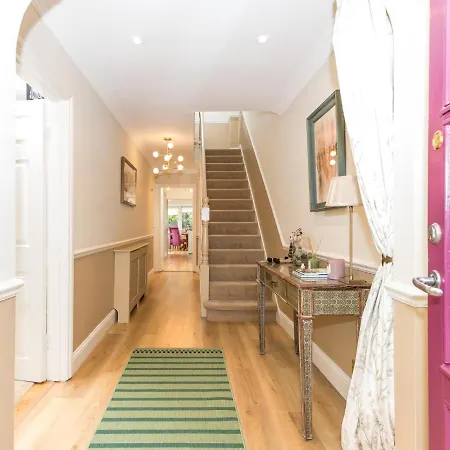 Дом отдыха Fashionable Chic Townhouse In D4 Дублин