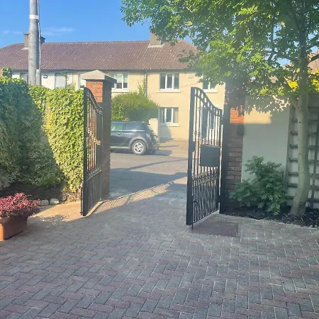 Fashionable Chic Townhouse In D4 Дублин