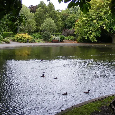 Fashionable Chic Townhouse In D4