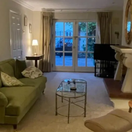 Fashionable Chic Townhouse In D4 *