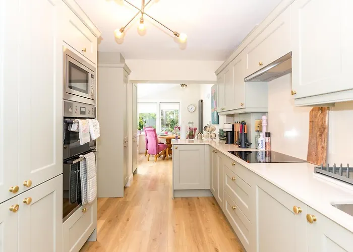 בית נופש Fashionable Chic Townhouse In D4 *